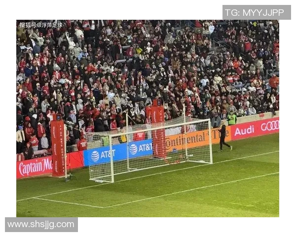 足球球星遮脸视频引发热议球迷猜测真相曝光幕后故事震撼全网